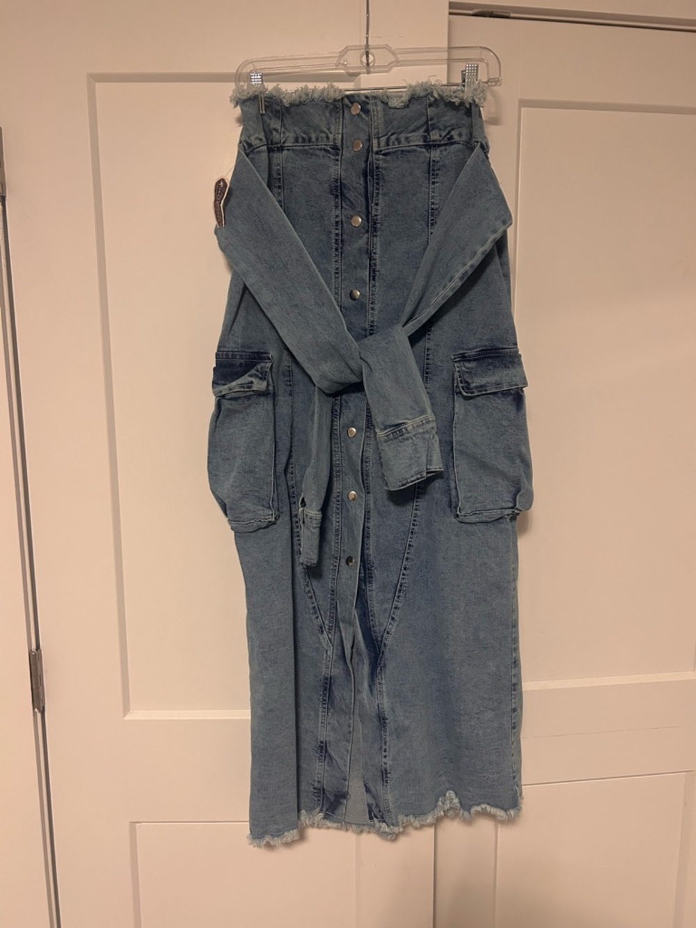 High-Waist Distressed Denim maxi Skirt with sleeve Belt - Picture 4 of 7